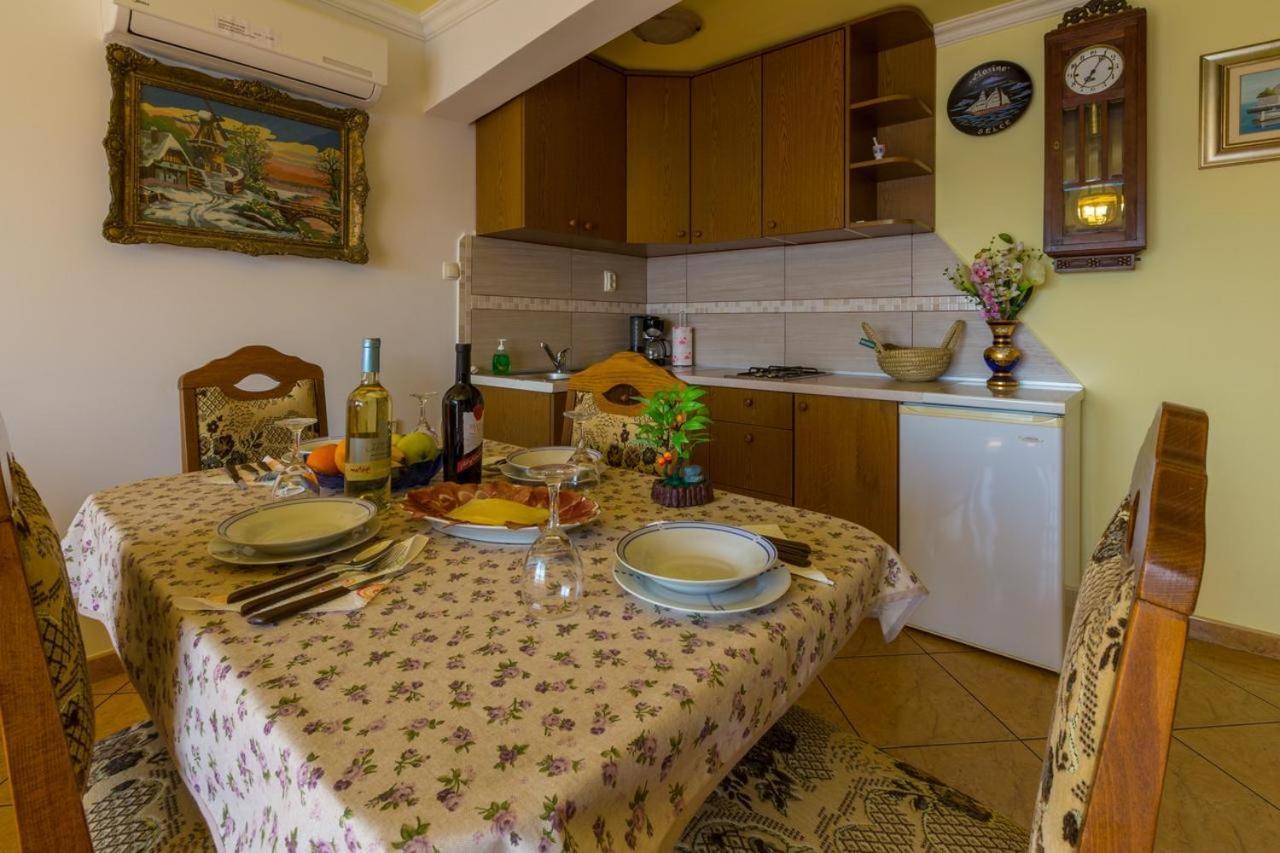 Ferienwohnung MALI MARINO Selce Zimmer foto